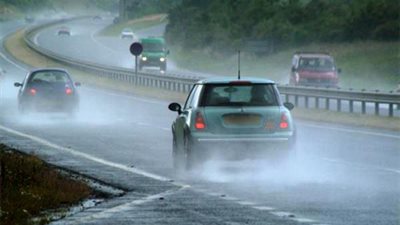 بعد تحذيرات الأرصاد.. نصائح لقيادة أمنة خلال المطر
