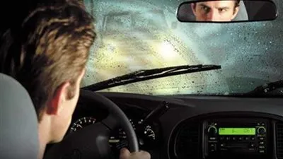 بعد تحذيرات الأرصاد.. هذا ما يجب فعله لتفادي مخاطر حوادث السيارات أثناء هطول المطر