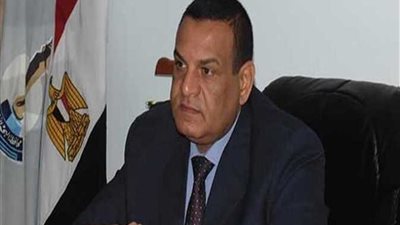 محافظ البحيرة يوجه بتوصل المرافق لمنازل قرية 