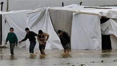 الأمطار تُغرق مخيمات النازحين شمال سوريا