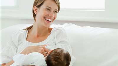 دراسة تكشف العلاقة بين الرضاعة الطبيعية وزيادة ذكاء الأطفال الرضع 