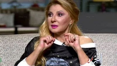 نادية الجندي تكشف حقيقة خطبتها!.. وتؤكد: 