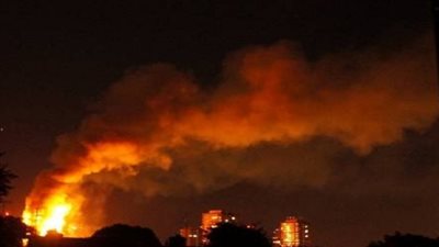 عاجل.. لحظة نشوب حريق ضخم خلف حي شرق شبرا الخيمة (فيديو)