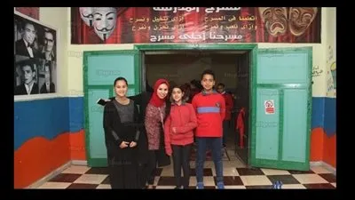 بعد تمثيلهم مسرحية 