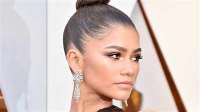 اعتمدي مكياج النجمة زندايا في حفلة رأس السنة