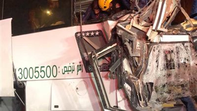 مصرع شخص وإصابة 9 آخرين في حادث تصادم على طريق المدينة