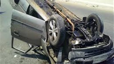 بالأسماء.. مصرع وإصابة شقيقين في حادث انقلاب سيارة أجرة بالوادي الجديد