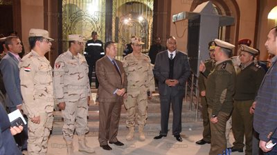 محافظ بني سويف يتفقد الاستعدادات الأمنية بمحيط الكنائس (صور)