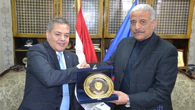 محافظ السويس يستقبل رئيس هيئة التنمية الزراعية (صور)