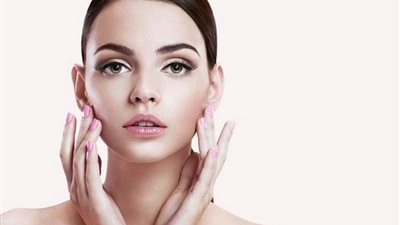 ماسكات طبيعية من ماء الورد لصاحبات البشرة العادية