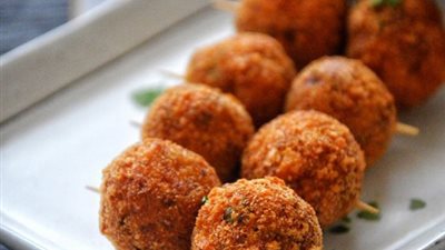 طريقة عمل كرات الدجاج.. وجبة سريعة التحضير في الطقس البارد