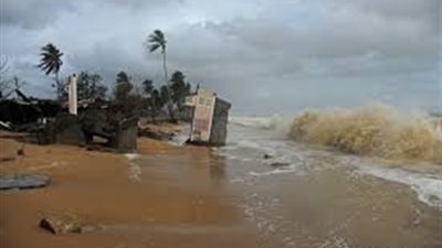 عشرات آلاف السياح يغادرون جزر تايلاند بسبب عاصفة استوائية