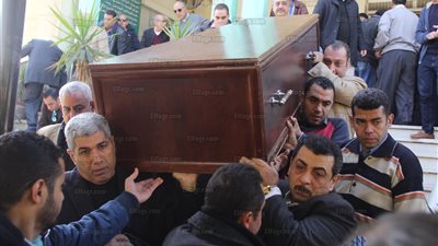 انطلاق جثمان كاميليا السادات لمثواة الأخير (صور)