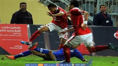 أزمة جديدة تهدد أحلام الأهلي أمام بيراميدز
