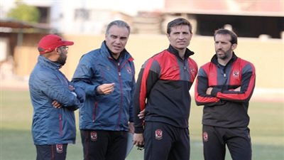 لاسارتي يعقد جلسة خاصة مع ثنائي الأهلي