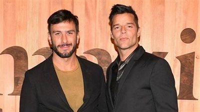 بالتفاصيل.. كيف أنجب ريكي مارتن طفلة من صديقه السوري