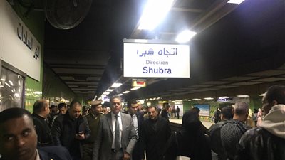 وزير النقل يتفقد محطة مترو السادات