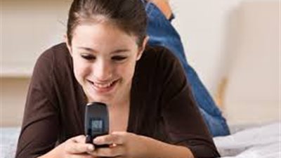 دراسة تحذر الفتيات من استخدام السوشيال ميديا (تفاصيل)