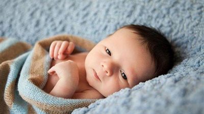 تعرفي على أسباب تعرق رأس طفلك 