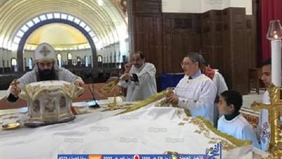 قبل ساعات على افتتاحها.. سكرتير البابا يصلي أول قداس في كاتدرائية العاصمة الجديدة (صور)