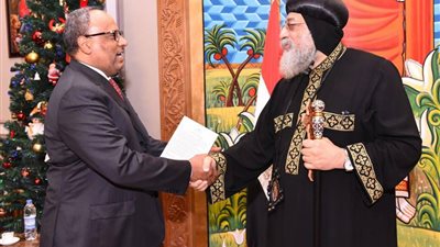 البابا تواضروس يستقبل السفير الإماراتي بالكاتدرائية 