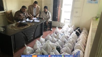 'المنجزين العرب' تدعم مبادرة السيسي بتوزيع ٥٠٠ شنطة مواد غذائية بمصر القديمة