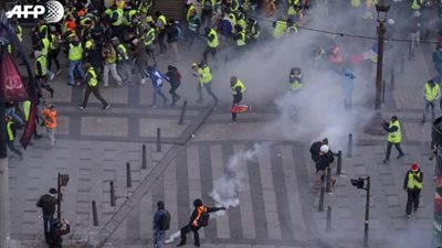 صدامات بين متظاهري السترات الصفراء والشرطة في باريس