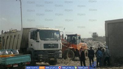 الانتهاء من رفع ٦ آلاف متر قمامة ومخلفات من المقالب العشوائية بالشرقية (صور)