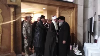 المسلمين يتوافدون على كنائس الأقصر لتهنئة الأقباط بعيد الميلاد (صور) 