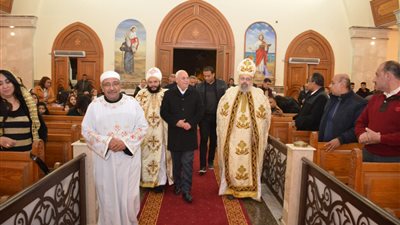 محافظ بورسعيد يزور عدد من الكنائس للتهنئة بعيد الميلاد المجيد (صور)