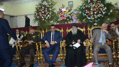 محافظ البحيرة ومدير الأمن يهنئان الأنبا باخوميوس بعيد الميلاد المجيد (صور)