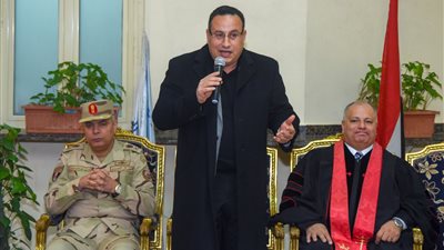 محافظ الإسكندرية والقيادات التنفيذية يقدمون التهنئة للكنيسة الإنجيلية بعيد الميلاد