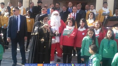 البابا تواضروس يشارك في الكورال بترانيم عيد الميلاد المجيد (صور)