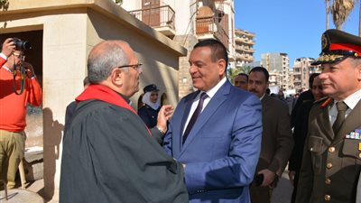 محافظ البحيرة ومدير الأمن يهنئان راعي الكنيسة الإنجيلية بعيد الميلاد المجيد (صور)