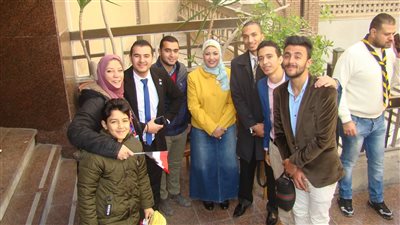  بالحلوى والورود تمريض المنصورة تهنئ الأقباط بالكنائس (صور)