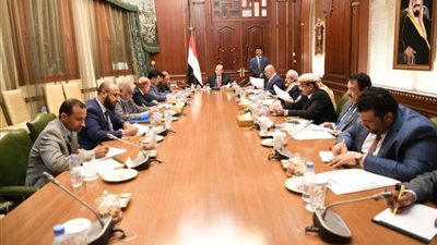 الرئيس اليمني يبحث مع مستشاريه إجراءات تنفيذ اتفاق ستوكهولم