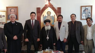 نائب محافظ القاهرة يهنىء أسقف المعادي بعيد الميلاد
