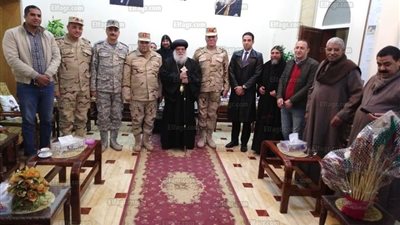 نيافة الأنبا سلوانس يستقبل المهنئين بالعيد