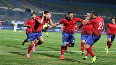 الأهلي يغير أرضية ملعب التتش لعلاج الإصابات