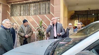 مسن يستغيث برئيس مدينة طوخ: مفيش أطباء بمستشفى الحميات ومش عارف أكشف.. والصحة تتدخل  