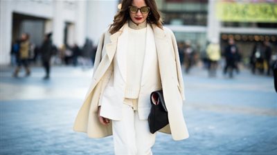 أفكار رائعة لإطلالة شتوية أنيقة باللون الأبيض (صور)