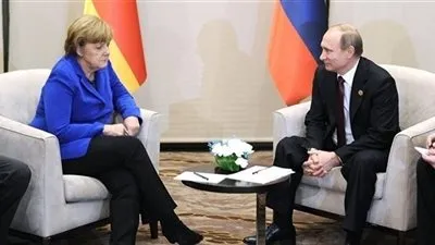  بوتين يبحث مع ميركل تشكيل لجنة دستور سوريا الجديد