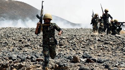 عاجل.. الحوثيون يستهدفون العرض العسكري للجيش اليمني في قاعدة العند 