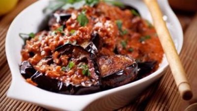 مسقعة باللحم المفروم.. طريقة سريعة وبسيطة 