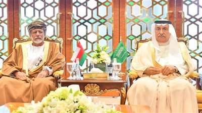 وزير الخارجية يستعرض مع نظيره العماني تعزيز مسيرة مجلس التعاون