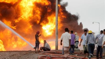 اندلاع حريق في خزان مصفاة عدن النفطية جنوب اليمن