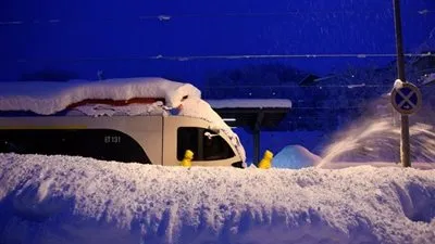 كثافة الثلوج بأوروبا تتسبب في وفاة 17 شخصًا