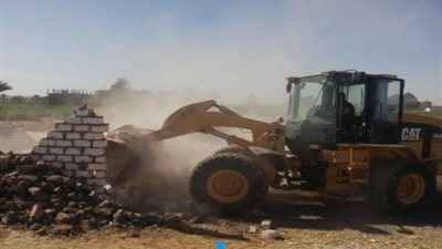 الأجهزة الأمنية تواصل تأمين قرارات إزالة التعديات على الأراضي الزراعية وأملاك الدولة