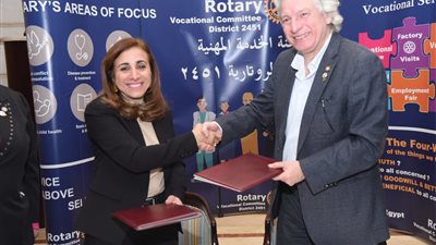 2000 فرصة تدريب باستخدام تكنولوجيا المعلومات لتلبية احتياجات المصانع والشركات بأربع محافظات