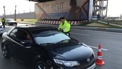 خلال 24 ساعة.. إزالة 18 موقفا عشوائيا في حملات مرورية بالجيزة